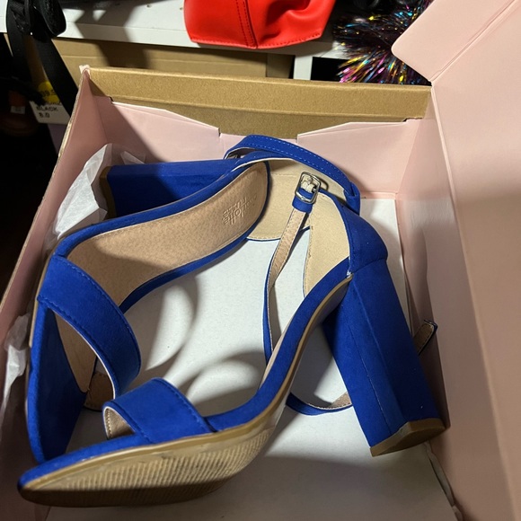 Cobalt suede heels - Picture 3 of 3
